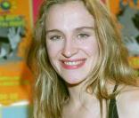 Delphine a déjà un enfant et demi ! (2001)