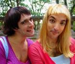 France 2 a connu le succès avec la loufoque Samantha et sa copine Chantal ! Et elle a beaucoup à faire avec Samantha Oups !  
