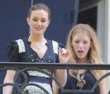 Leighton Meester et Blake Lively sur le tournage de Gossip Girl vont de nouveau devenir les meilleures ennemies...