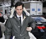 Penn Badgley sur le tournage de la série Gossip Girl