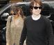 Katie Holmes et Tom Cruise en balade amoureuse. Elle exhibe un sac de sa création le 12 avril 2011 à New York