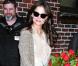 Katie Holmes à la sortie du Letterman show où elle a fait sensation lors d'un numéo de stand-up le 12 avril 2011