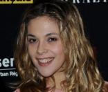 Alysson Paradis planche actuellement sur la série  Hot Etudes , dans laquelle elle incarne une actrice de films X qui souhaite abandonner ce milieu pour se plonger dans des études de philosophie.