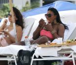 Serena Williams sur la plage de Miami, le 16 avril 2011. Il va peut-être falloir y aller mollo sur la crème glacée... 