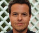 Nicolas Demorand lors de la conférence de presse de France Inter à Paris en août 2009<br />