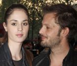 Nicolas Duvauchelle et sa compagne Laura lors de l'avant-première de La Fille du puisatier à Paris le 14 avril 2011