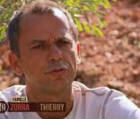 Lors de l'exil, Thierry envoie une grenouille sur Armelle et Celsino (Familles d'explorateurs - épisode du vendredi 22 avril 2011).