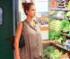 Jessica Alba dans une séance de shopping mais cette fois, elle fait le plein de bonnes choses pour sa maison ! Le 22 avril 2011 à Los Angeles
