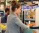 Jessica Alba dans une séance de shopping mais cette fois, elle fait le plein de bonnes choses pour sa maison ! Le 22 avril 2011 à Los Angeles