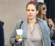 Jessica Alba dans une séance de shopping mais cette fois, elle fait le plein de bonnes choses pour sa maison ! Le 22 avril 2011 à Los Angeles