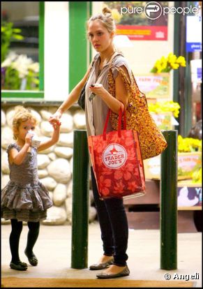 Jessica Alba en shopping avec sa fillette !