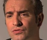  Jean Dujardin lors d'un shooting pour la campagne qui sera lancée par la Fondation Mouvement pour les Villages d'Enfants à partir du 26 avril, en tant que parrain. 