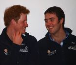Le prince Harry retrouvait, le 26 avril 2011 à Londres, ses compagnons d\'expédition du mois de mars, qu\'il avait rejoints sur leur parcours en Arctique pour la Fondation Walking with the Wounded dont il est le parrain.
