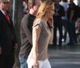 Hilary Swank avec le D-Bag de Tod's pour aller assister à un match des Lakers 
