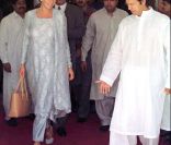 Lady Diana au Pakistan avec Imran Kahn avec le D-Bag de Tod's. Mai 1997 