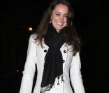Kate Middleton avec un D-Bag comme la mère de son mari, Lady Di, aimait à les porter. Le 1er décembre 2009 