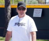Jamie Spears assiste au match de baseball de son petit-fils, Sean Preston, samedi 30 avril à Los Angeles.