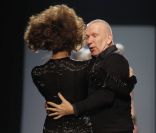 Jean-Paul Gaultier et Valérie Lemercier lors de son défilé en mars 2011