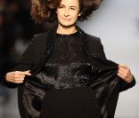 Valérie Lemercier lors de son défilé en mars 2011 pour Gaultier<br />