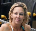 Heather Locklear en bikini : pas mal, la quadra !