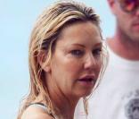 Heather Locklear en bikini : pas mal, la quadra !