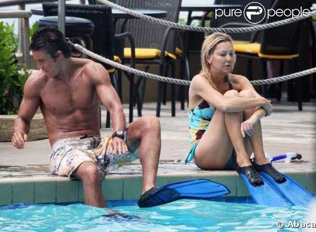 Heather Locklear en bikini : pas mal, la quadra !