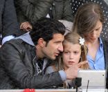 Luis Figo explique le tennis à sa fille Martina aux Masters 1000 de Madrid, le 6 mai 2011