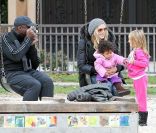 Heidi Klum et Seal en compagnie de leurs enfants profitent d'une après-midi au parc de Beverly Hills en décembre 2010 