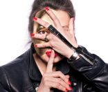 Catherine Ringer sort lundi 2 mai son album solo  Ring n'Roll , trois ans et demi après le décès de Fred Chichin.