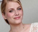 Mélanie Laurent lors de son arrivée à Cannes le 10 mai 2011, sera la maîtresse de cérémonie lors de l'ouverture du 64e Festival de Cannes le 11 mai 2011.