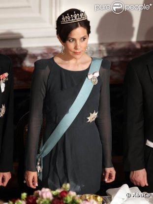Mary de Danemark au château de Fredensborg lors d'un dîner d'Etat avec le président sud-coréen Lee Myung-bak et son épouse.