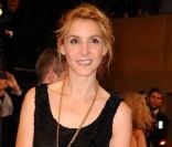 Clotilde Courau lors de la montée des marches organisée à l\'occasion de la projection du film <em>Polisse</em>, le 13 mai 2011.