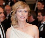 Karin Viard lors de la montée des marches organisée à l\'occasion de la projection du film <em>Polisse</em>, le 13 mai 2011.