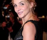 Clotilde Courau lors de la montée des marches du festival de Cannes 2011.