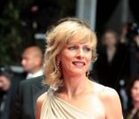 Karin Viard lors de la montée des marches du festival de Cannes 2011.