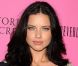  Adriana Lima lors du lancement de la soirée Victoria's Secret The Bombshell Summer Tour au Mall The Grove à Los Angeles le 12 mai 2011 