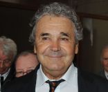 Pierre Perret arive au Palais de Justice de Paris, le 22 mars 2011. 