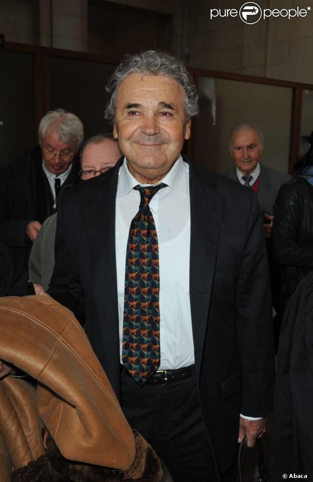 Pierre Perret arive au Palais de Justice de Paris, le 22 mars 2011. 
