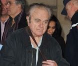 Guy Béart arrive au Palais de Justice de Paris, le 22 mars 2011.<br />