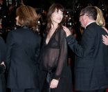 Charlotte Gainsbourg et l'équipe du film lors de la projection du film Melancholia, de Lars Von Trier, le 18 mai 2011, au 64e festival de Cannes.