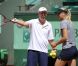 La superbe Russe Maria Sharapova, 24 ans, numéro 7 mondial, aborde Roland-Garros dans les meilleures conditions : victorieuse à Rome, elle peut compter sur le soutien de son fiancé Sasha Vujacic, comme lors de son entraînement Porte d'Auteuil, le 18 mai 2011.
