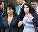 Anne Sinclair et Camille Strauss-Kahn sortent du tribunal de Manhattan, où DSK vient d'apprendre que sa liberté sous caution était acceptée, le 19 mai 2011