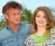Eve Hewson et Sean Penn à l'occasion du photocall de There Must Be The Place , présenté en compétition lors du 64e Festival de Cannes, le 20 mai 2011.