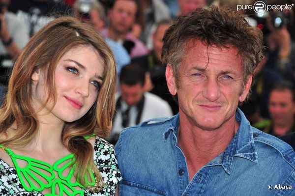Eve Hewson et Sean Penn à l'occasion du photocall de  There Must Be The Place , présenté en compétition lors du 64e Festival de Cannes, le 20 mai 2011.