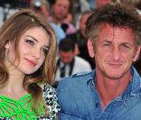 Eve Hewson et Sean Penn à l\'occasion du photocall de <em>There Must Be The Place</em>, présenté en compétition lors du 64e Festival de Cannes, le 20 mai 2011.