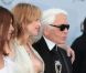 Courtney Love, pose aux côtés de Karl Lagerfeld, dans une robe Givenchy, lors du gala de l'amfAR au Cap d'Antibes le 19 mai 2011