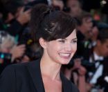 Delphine Chanéac à la montée des marches du film <em>This must be the place</em>, de Paolo Sorrentino, à Cannes, le 20 mai 2011.