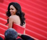Rosario Dawson à la montée des marches du film <em>This must be the place</em>, de Paolo Sorrentino, à Cannes, le 20 mai 2011.