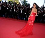 Rosario Dawson à la montée des marches du film <em>This must be the place</em>, de Paolo Sorrentino, à Cannes, le 20 mai 2011.
