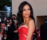 Rosario Dawson à la montée des marches du film <em>This must be the place</em>, de Paolo Sorrentino, à Cannes, le 20 mai 2011.
